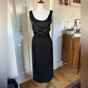 DR2 Pleated Midi Skirt